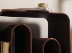 Eburet выпустил свой флагманский табурет в шоколадном оттенке