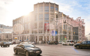 Глобус завращался: завершена реставрация фасадов Центрального