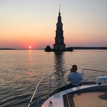 Тур по Волге на катере