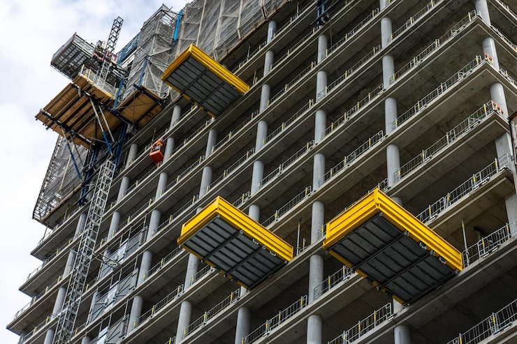 Сравнение деревянной и металлической опалубки: преимущества и недостатки