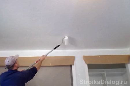 покраска потолка