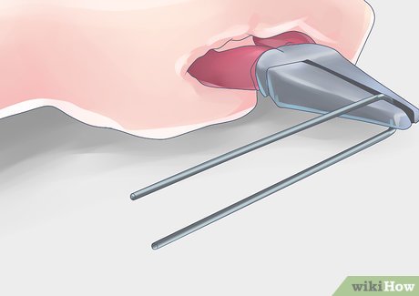 Step 3 Возьмите скрепку для бумаги.