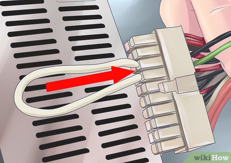 Step 6 Вставьте скрепку так. 