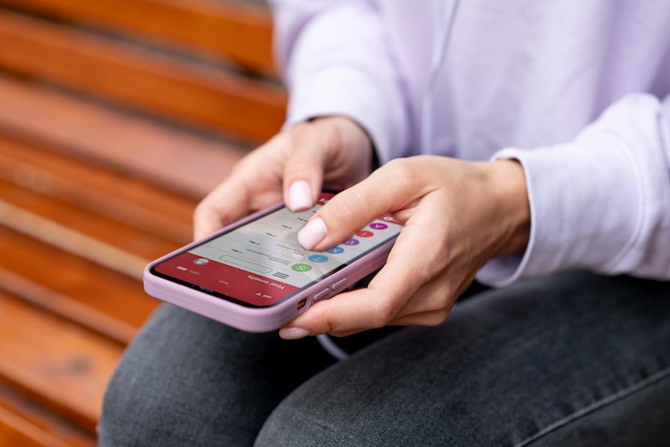 Перед тем как начать, убедитесь, что ваше устройство работает на Android 10 или новее, так как именно с этой версии система получила встроенную функцию записи экрана. Чтобы проверить версию Android, перейдите в undefinedНастройки</strong> → <strong>О телефоне</strong> → <strong>Версия Android</strong>.